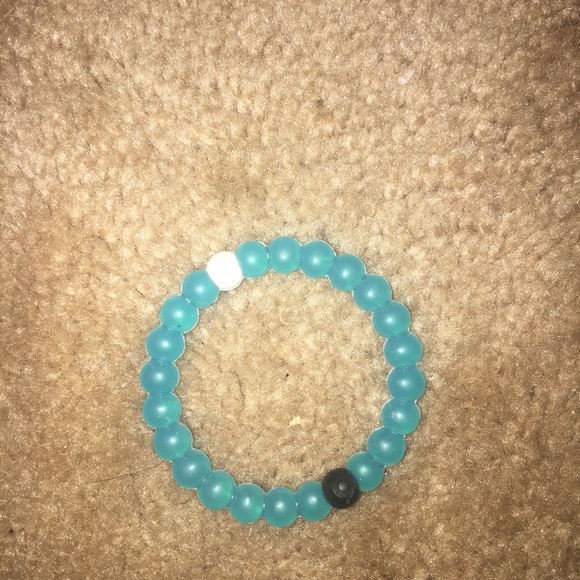 Blue, clear, red, pink, & purple lokai bracelets - Picture 4 of 6